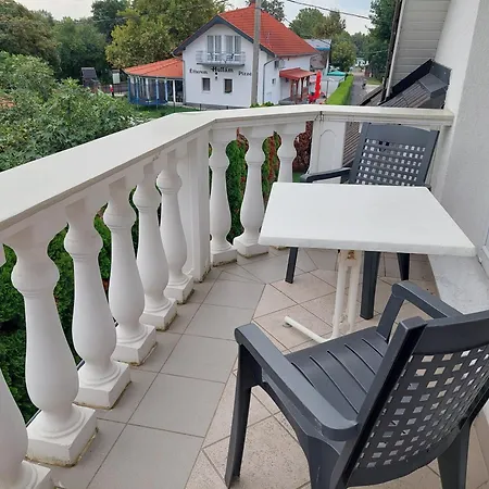 Apartment Feher Haz Gyenesdias